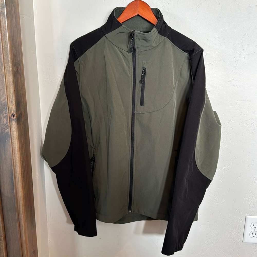 Men’s Black Diamond jacket. Size medium. Green and black.
